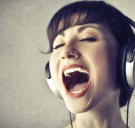 Hướng dẫn 3 cách khắc phục giọng hát yếu không tốn chi phí ngay tại nhà